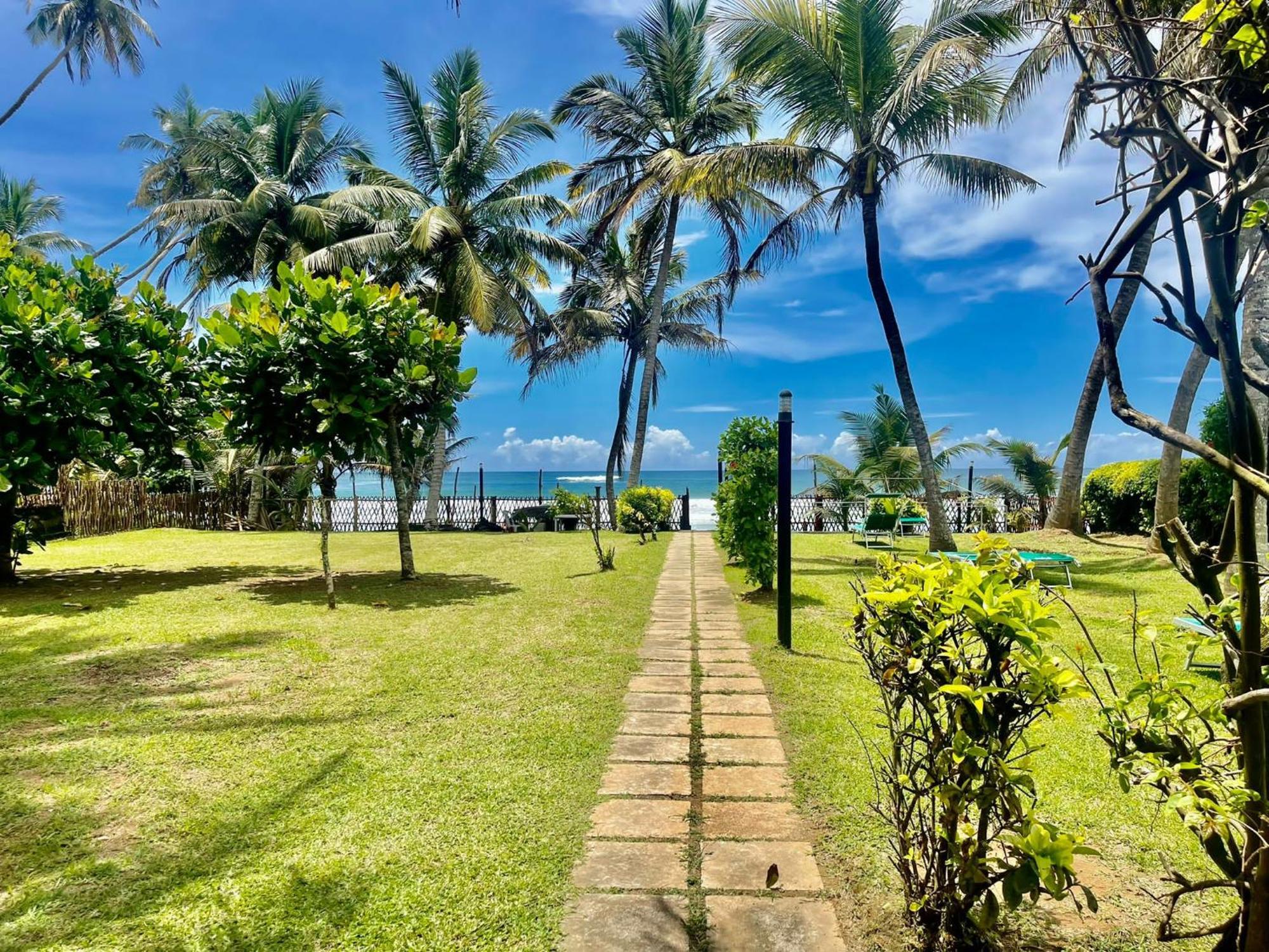 Amaya Beach Hotel Dikwella Luaran gambar