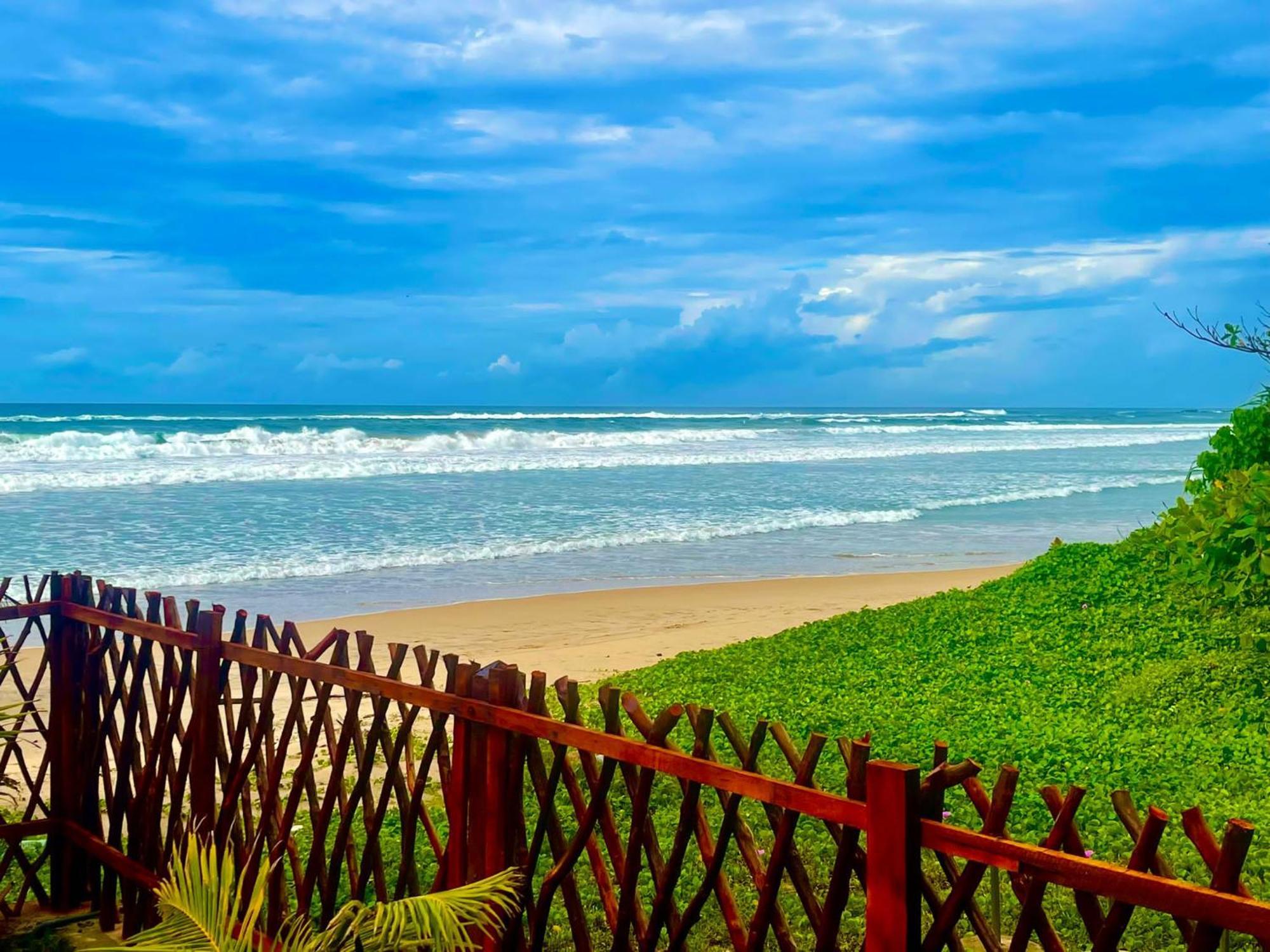 Amaya Beach Hotel Dikwella Luaran gambar